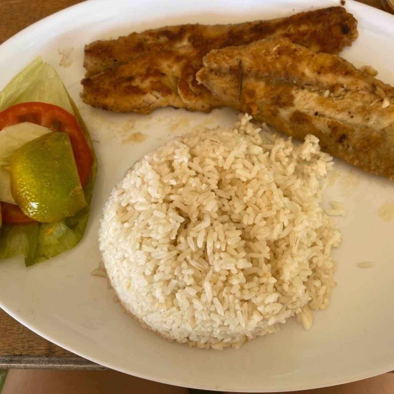 Filet de pescado a la plancha con arroz