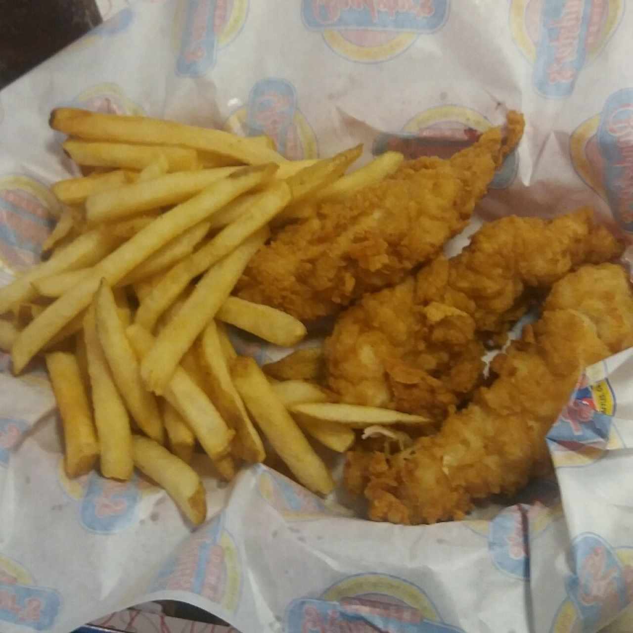 menu de niños/ chicken tenders