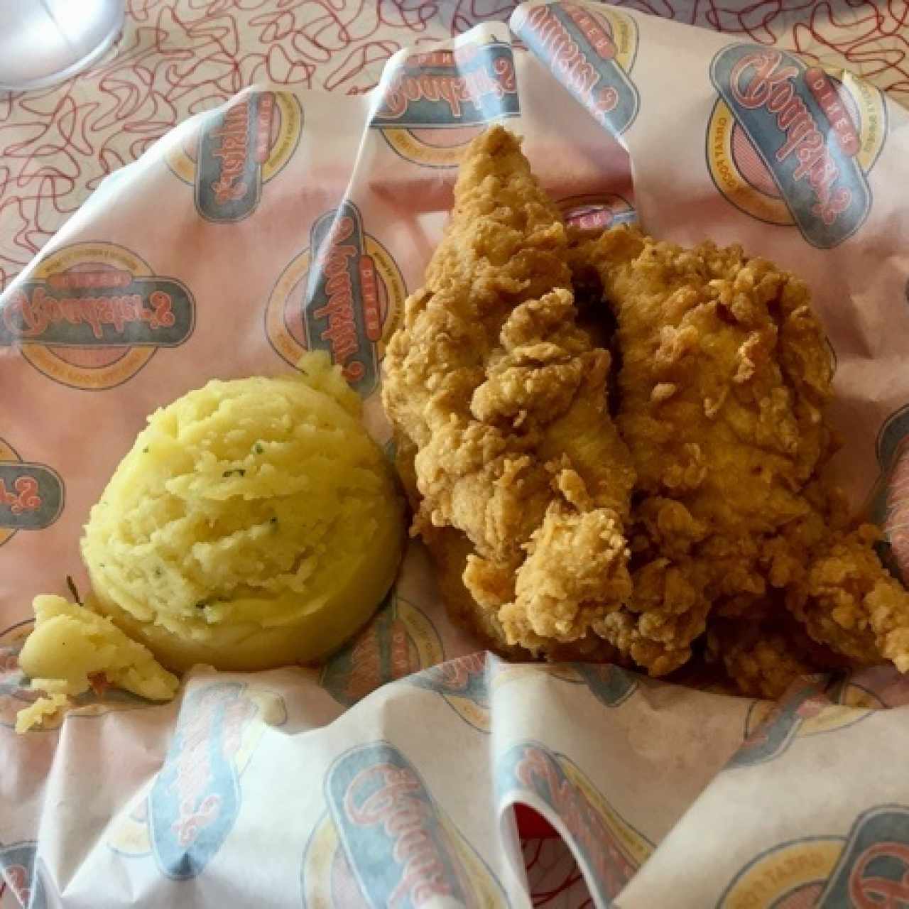 Chicken Tenders con puré