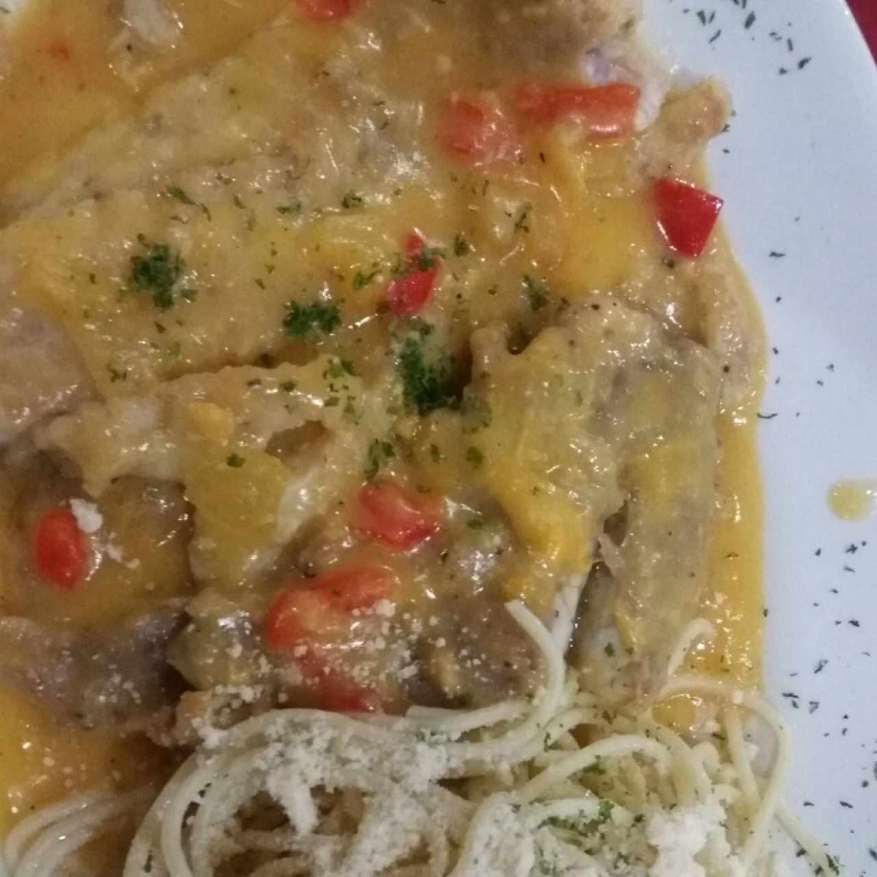 Corvina Al Ajillo con Spaguetti al Oleo