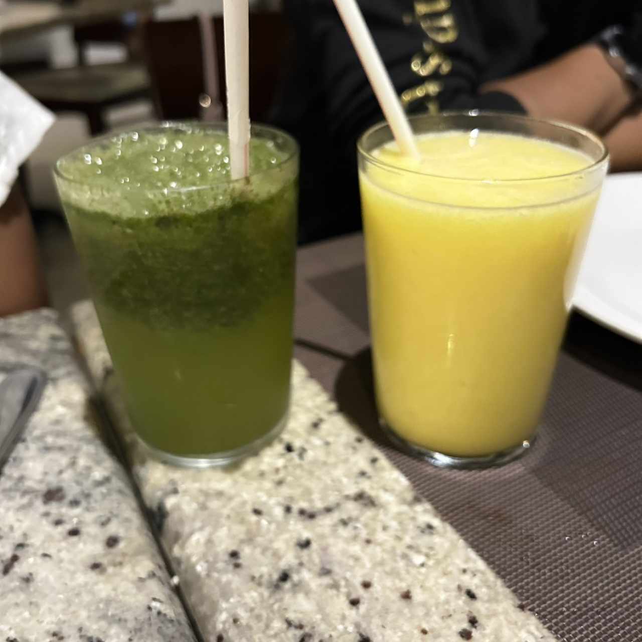 Limonada con hierbabuena y jugo de maracuy谩