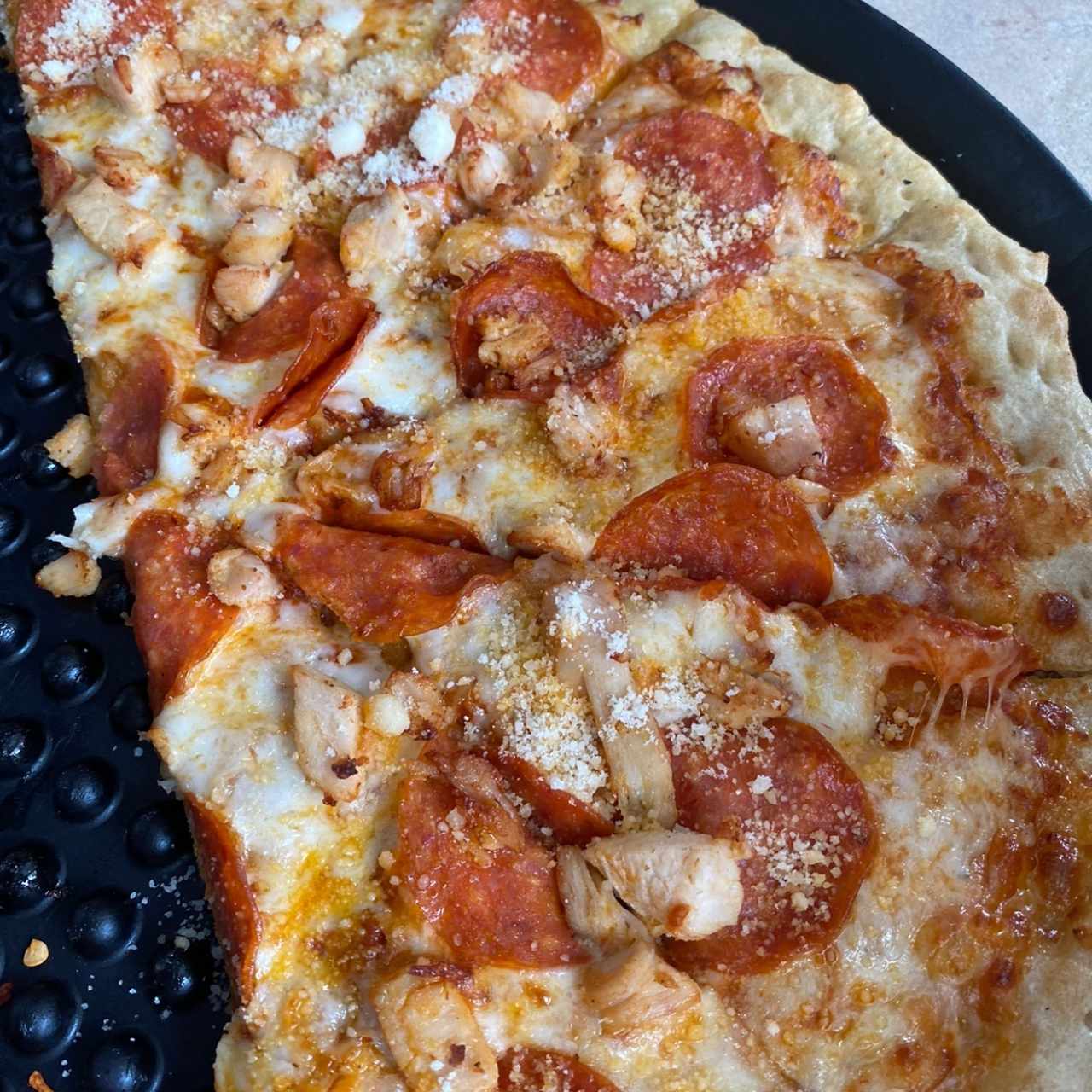 Pizza de Peperonni y Pollo