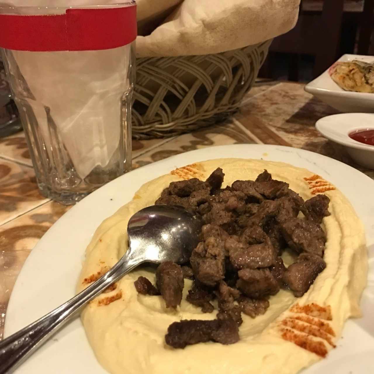 Hummus con Carne