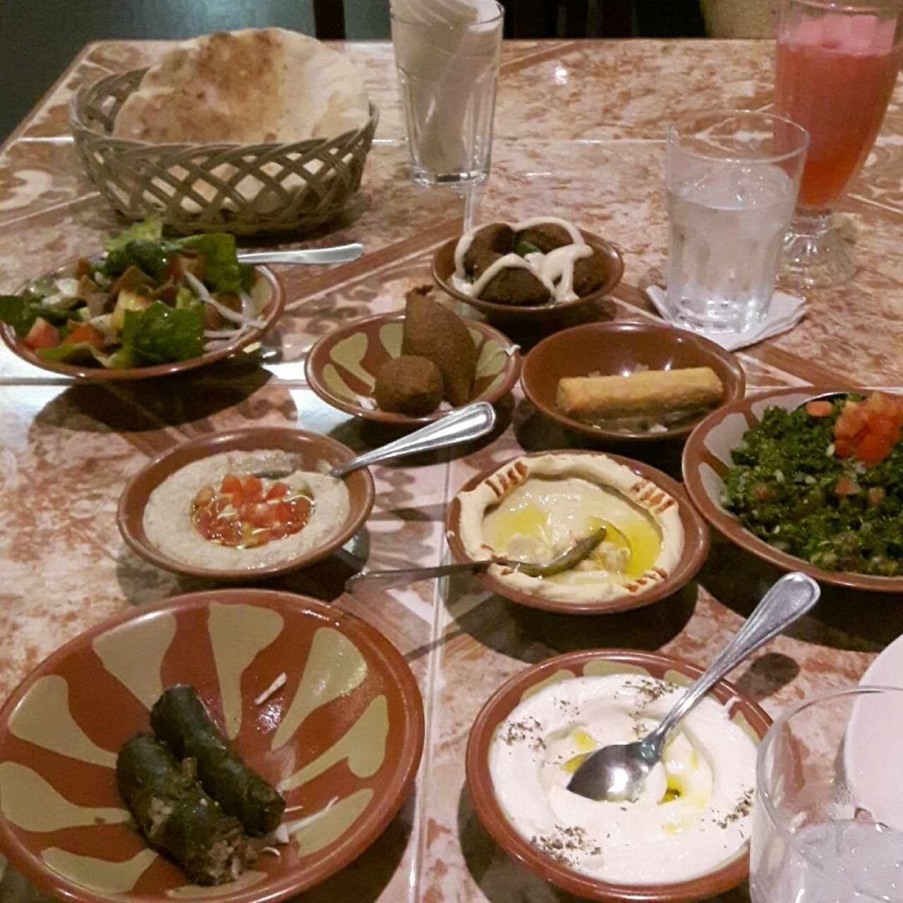 mesa libanesa para 2