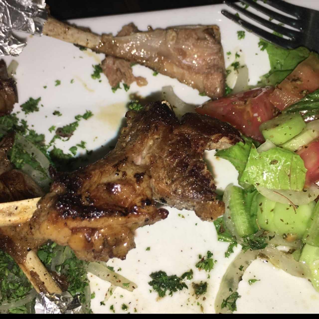 chuletitas de cordero y ensalada arabe