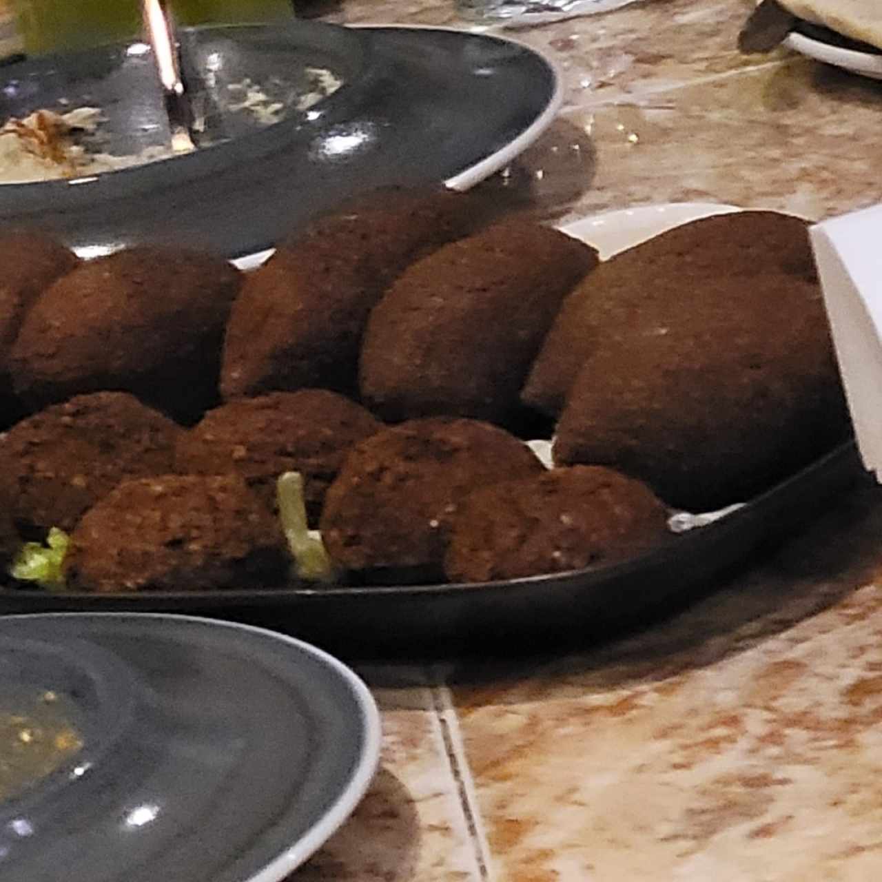 Mesa Libanesa (6 personas) kibbe y falafel 