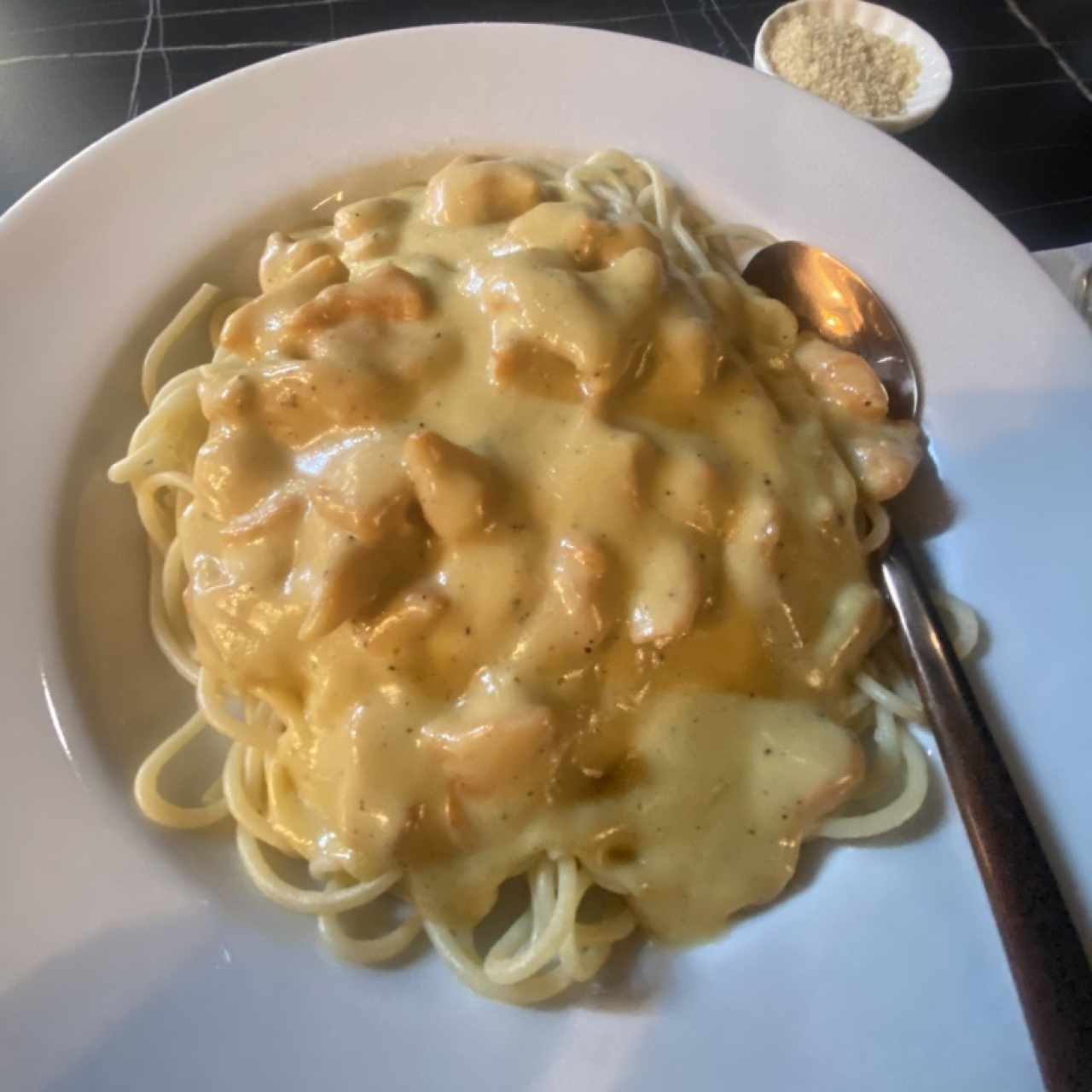 Spaghetti Alfredo con Pollo