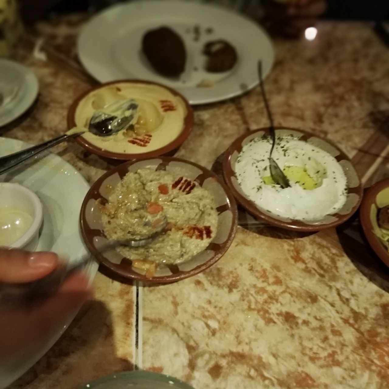 Hummus foul y falafel con tahine