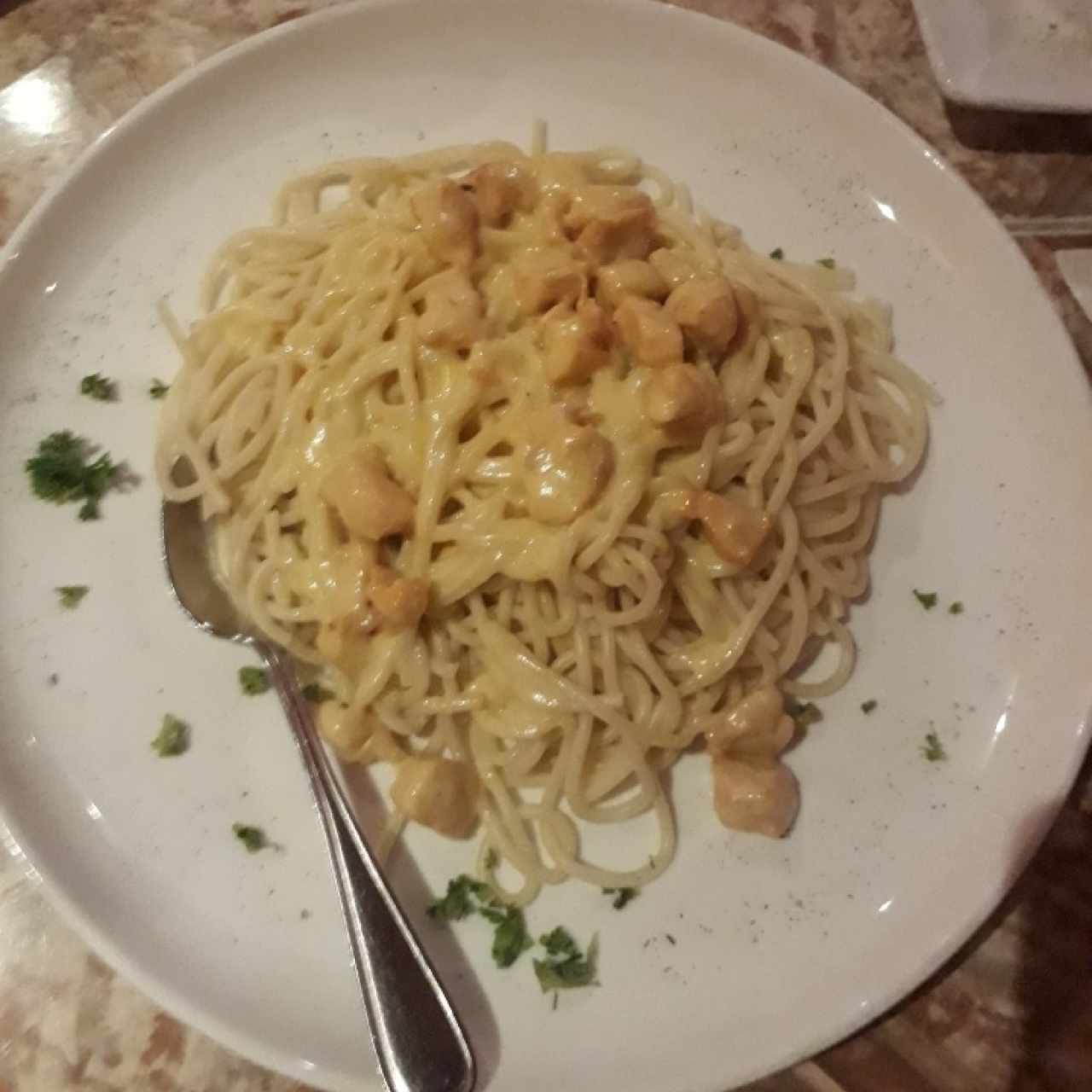 Spaghetti Alfredo con Pollo