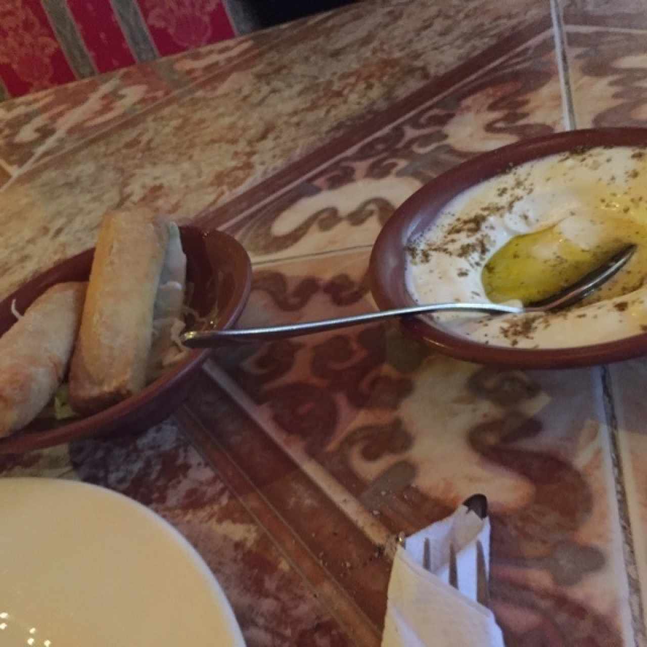 mesa libanesa: sambusek de queso y labne