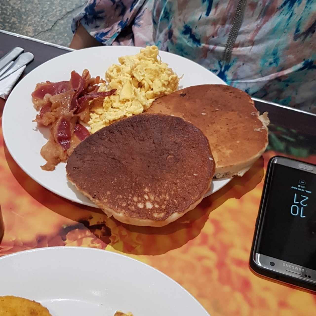 Pancake con tocino y huevo