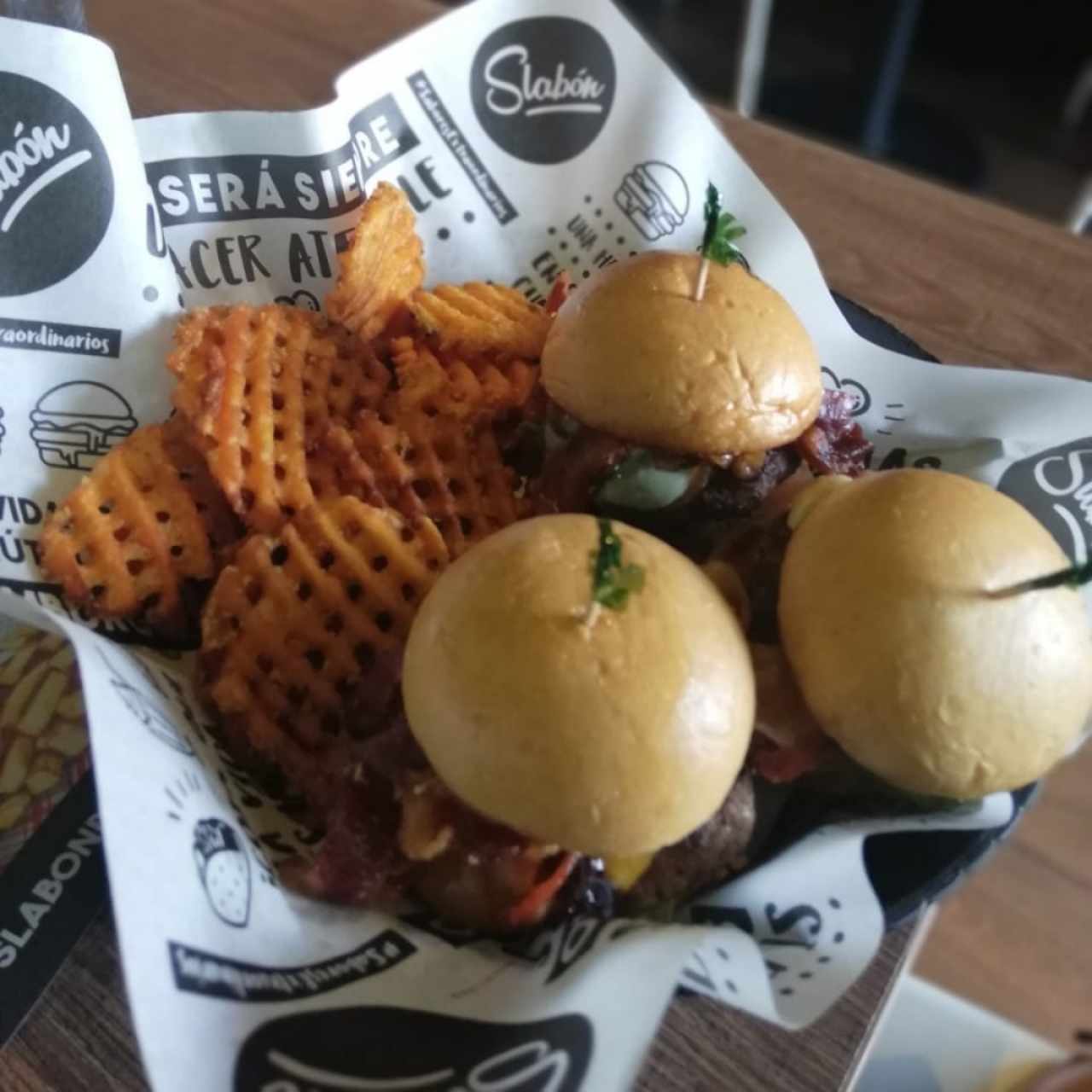 trío de mini hamburguesa 