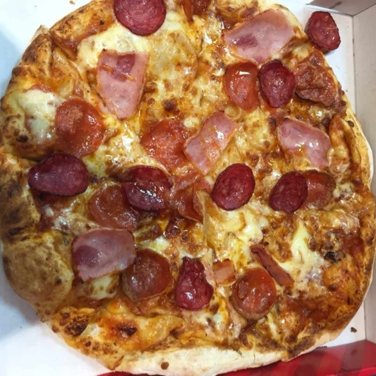 Pizza de Pepperonni y Jamón 
