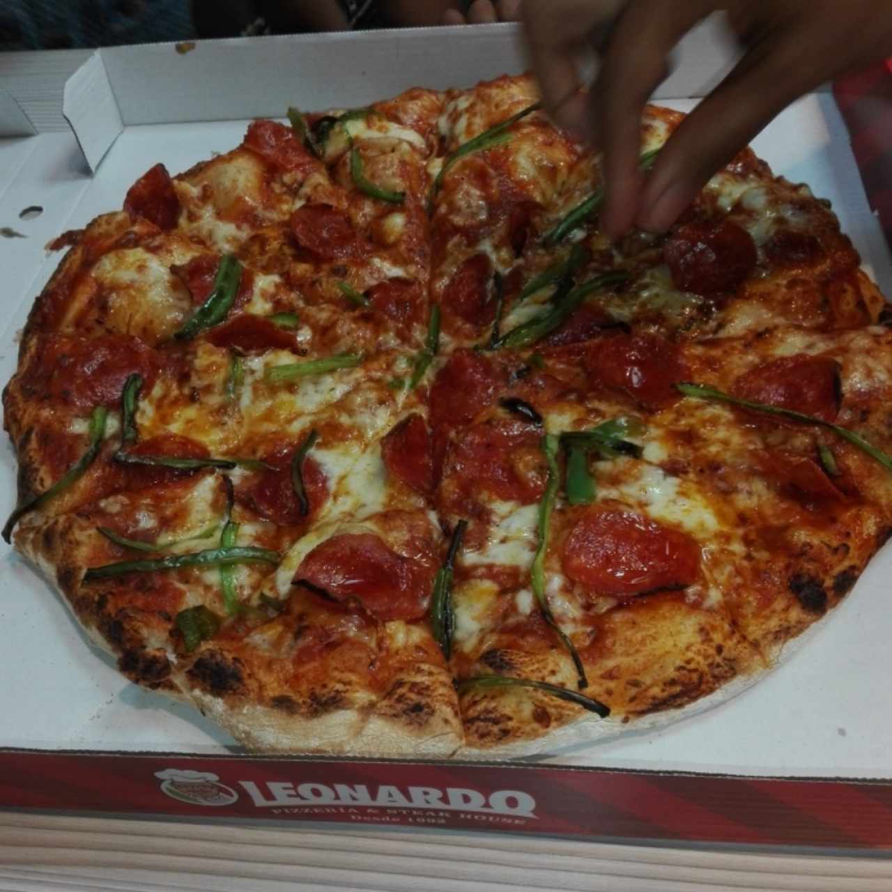 las pizza de Leonardo también  son una opción  para el fin de semana son divinas económicas y con una buena atención  limpió  siempre buscamos lo mejor para los pequeños de la casa para que disfruten de ricas pizza🙌🍕