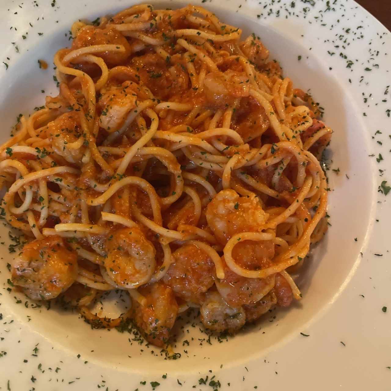 Spaghetti con camarones pomodoro