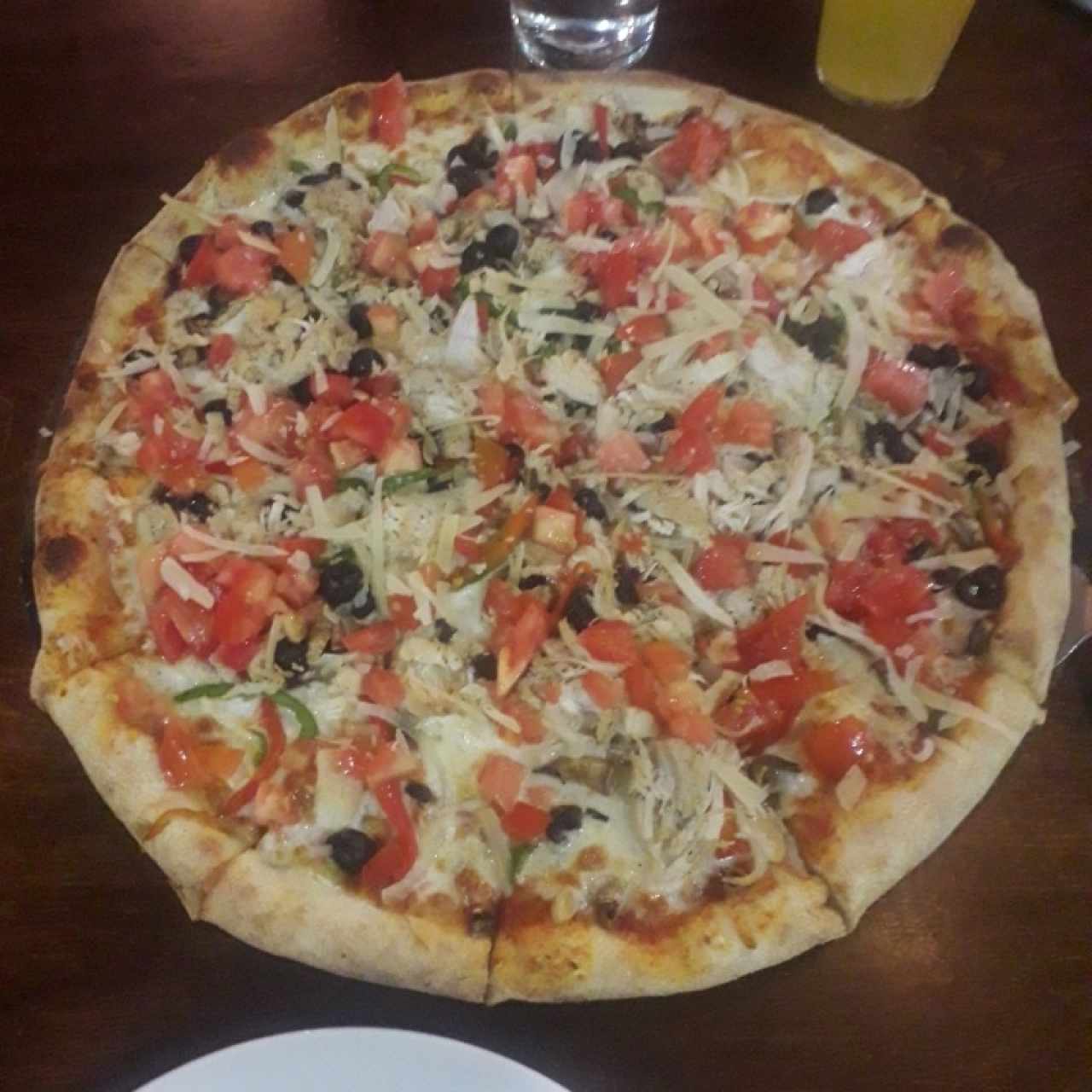 pizza de vegetales con pollo adicional 