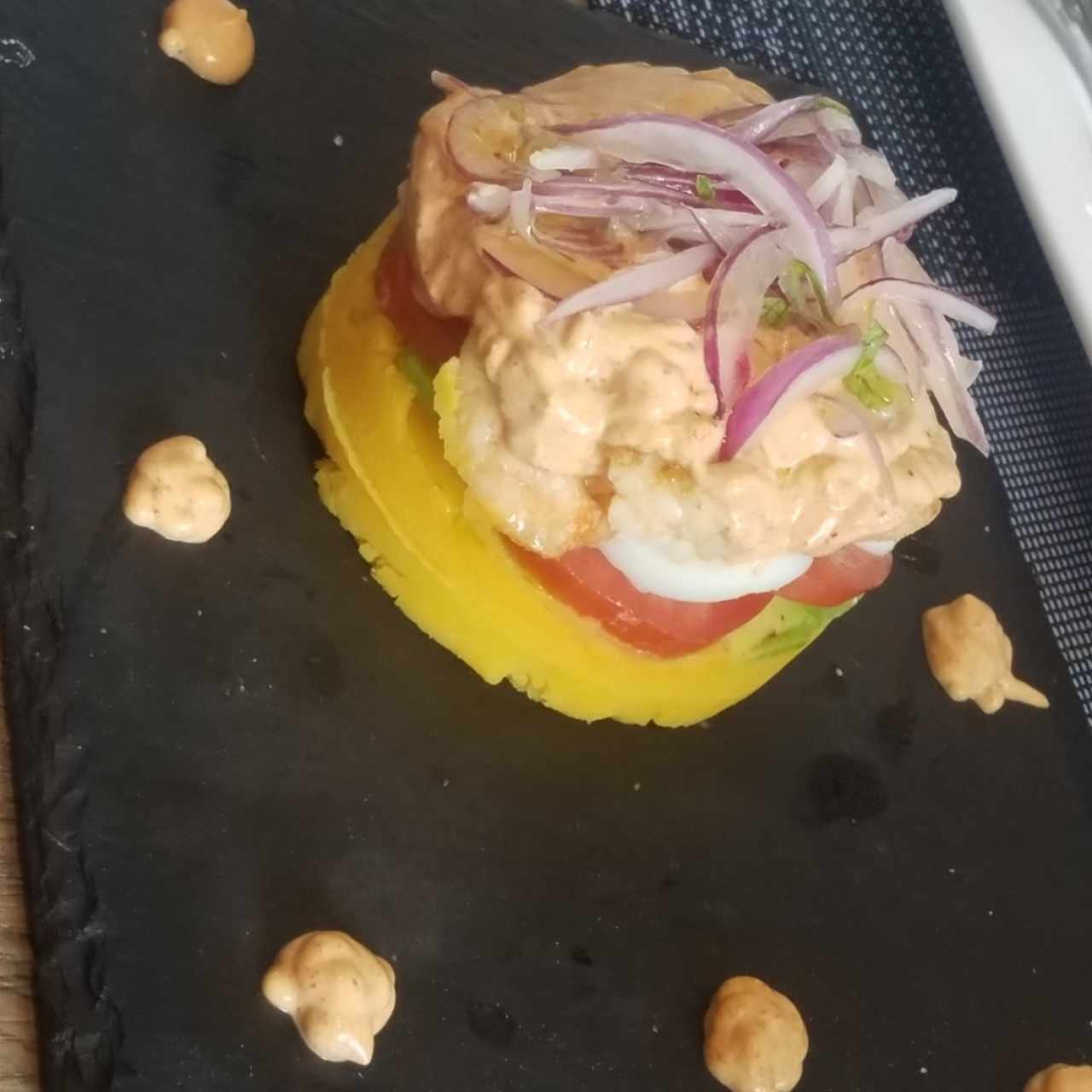 causa de camarones 