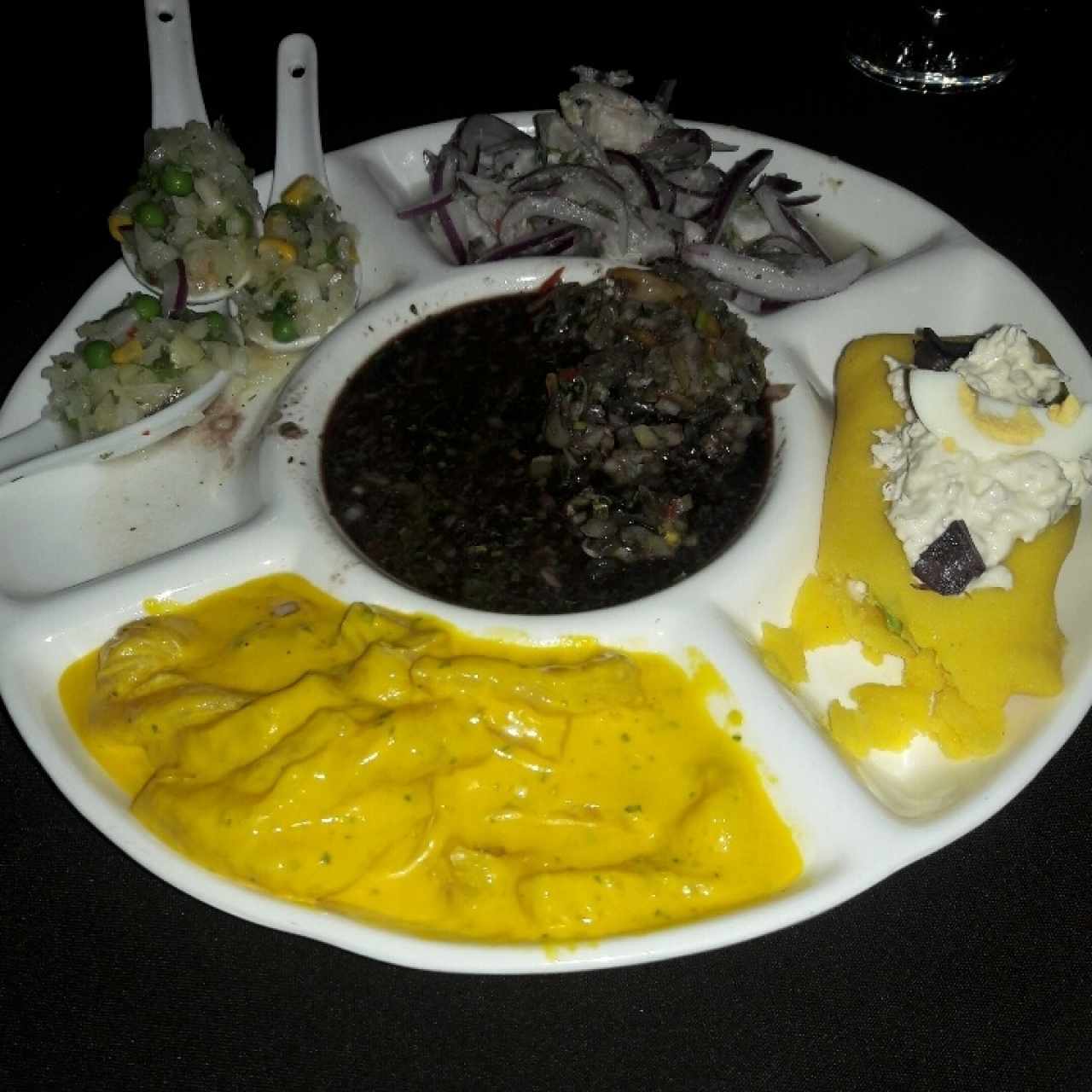 variado de entradas frias (cocha negra, causa de pollo, ceviche peruano, ceviche con choclo, piicante de pescadi) 