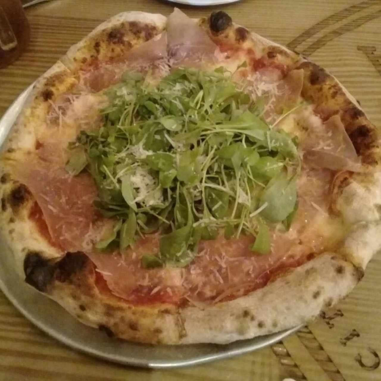 prosciuto crudo, queso feta y rugula