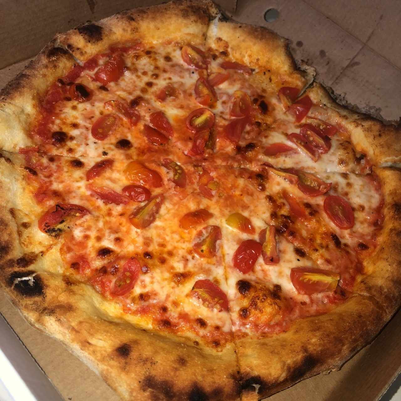 pizza con tomate