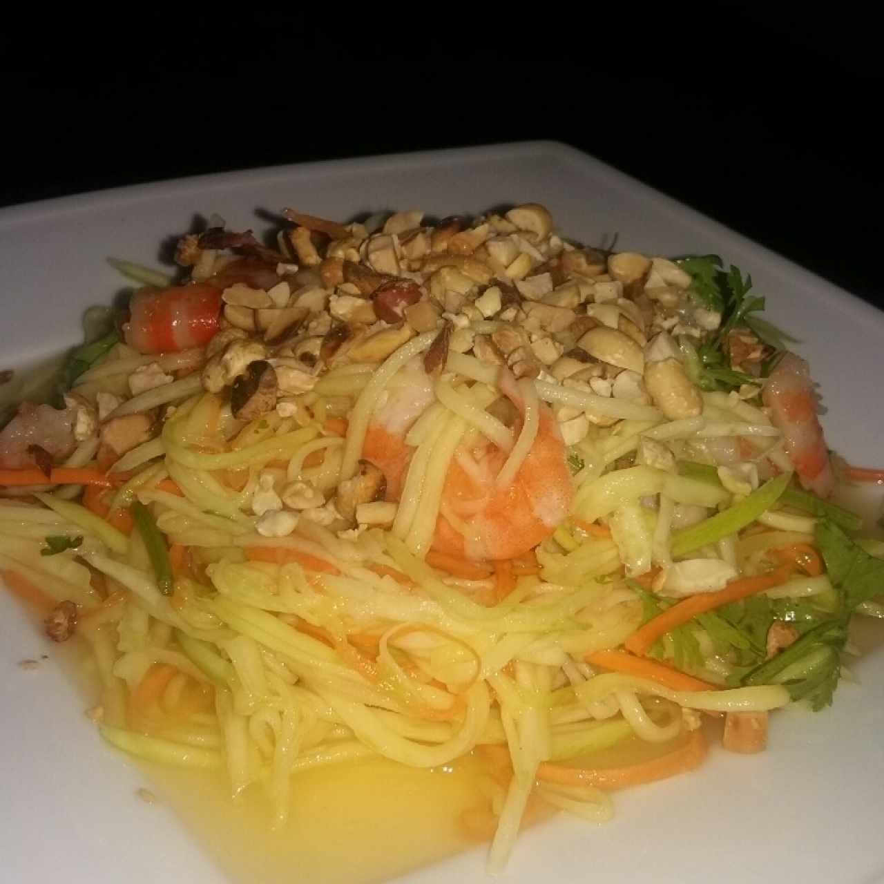 Ensalada de mango con camarones