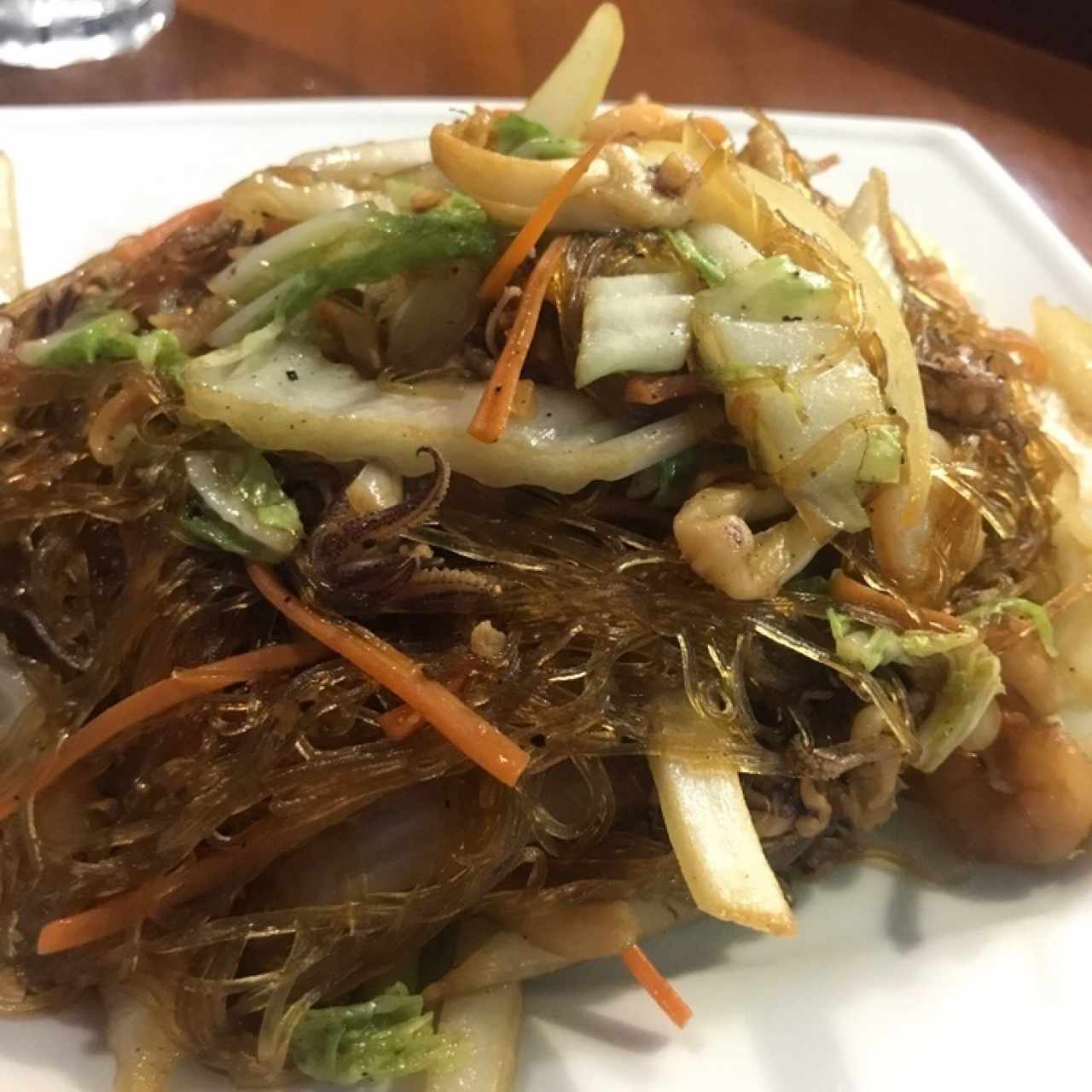 Mien Xao Hai San (Fideos de camote con vegetales y mariscos)