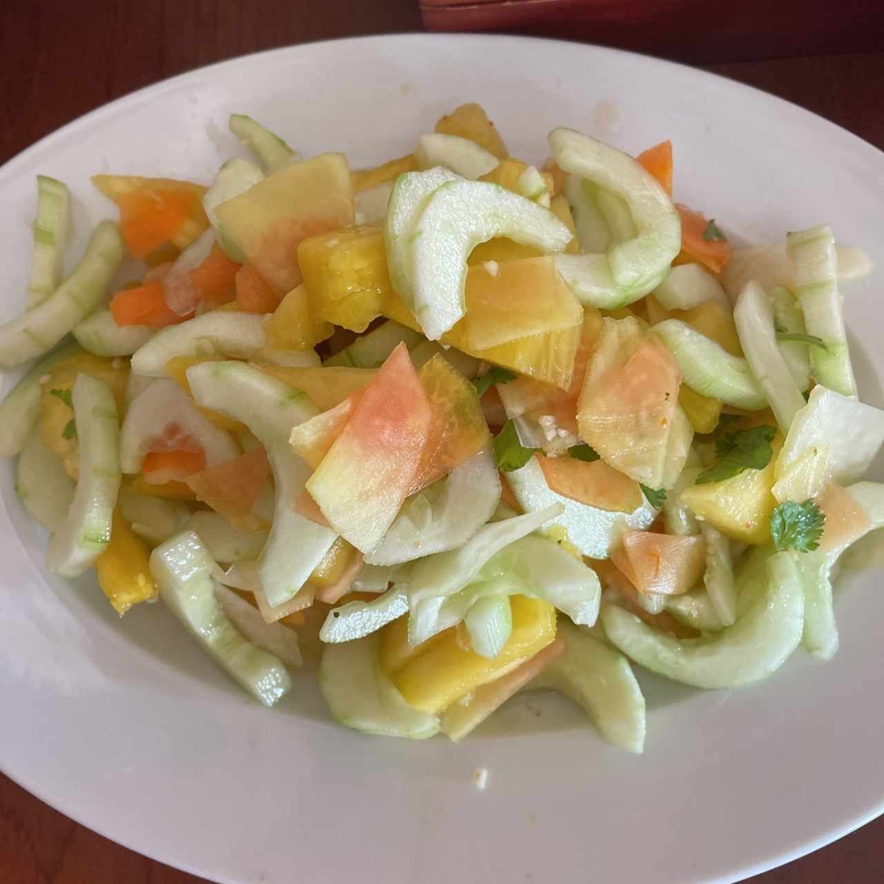 Nom Dua Xanh (Ensalada de piña y pepino)