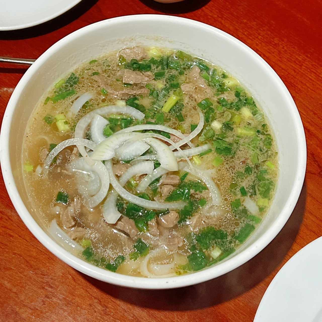 Pho Tái (Sopa de Res Salteada con Jengibre)