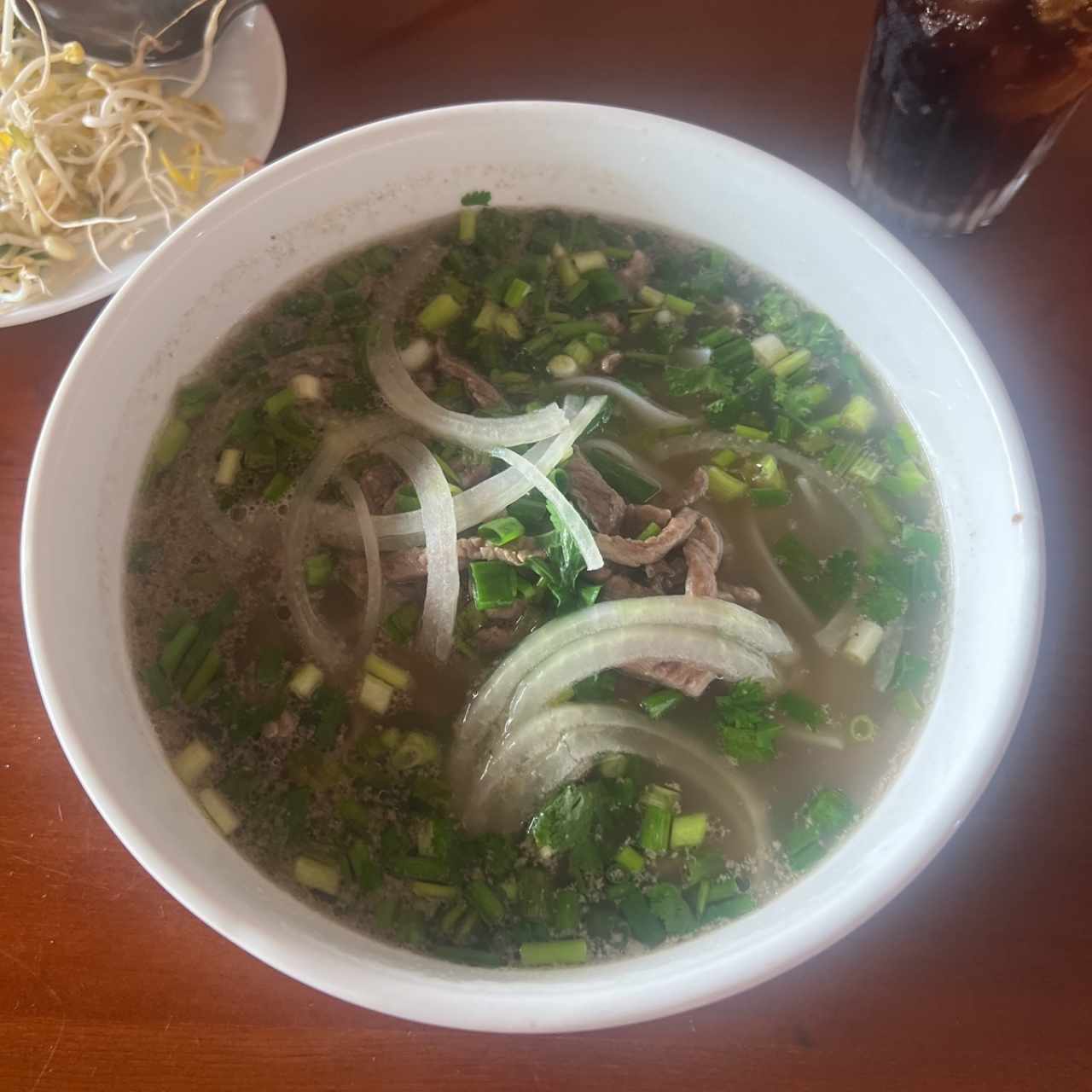 Pho Tái (Sopa de Res Salteada con Jengibre)