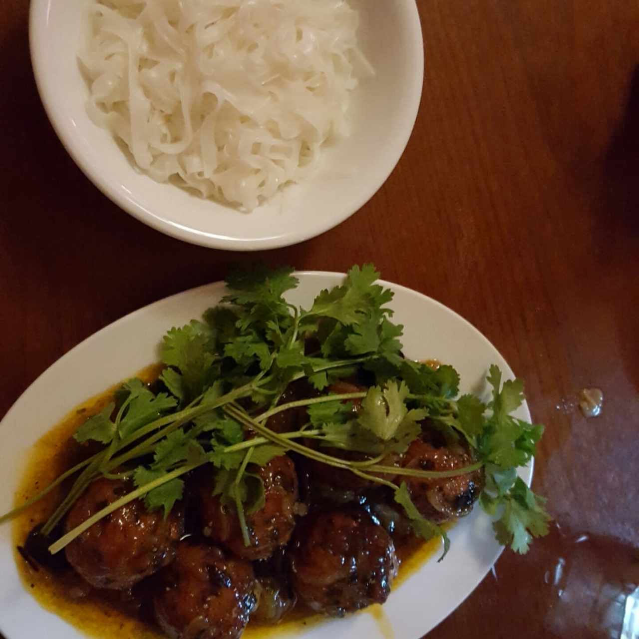 albóndigas de cerdo y pho