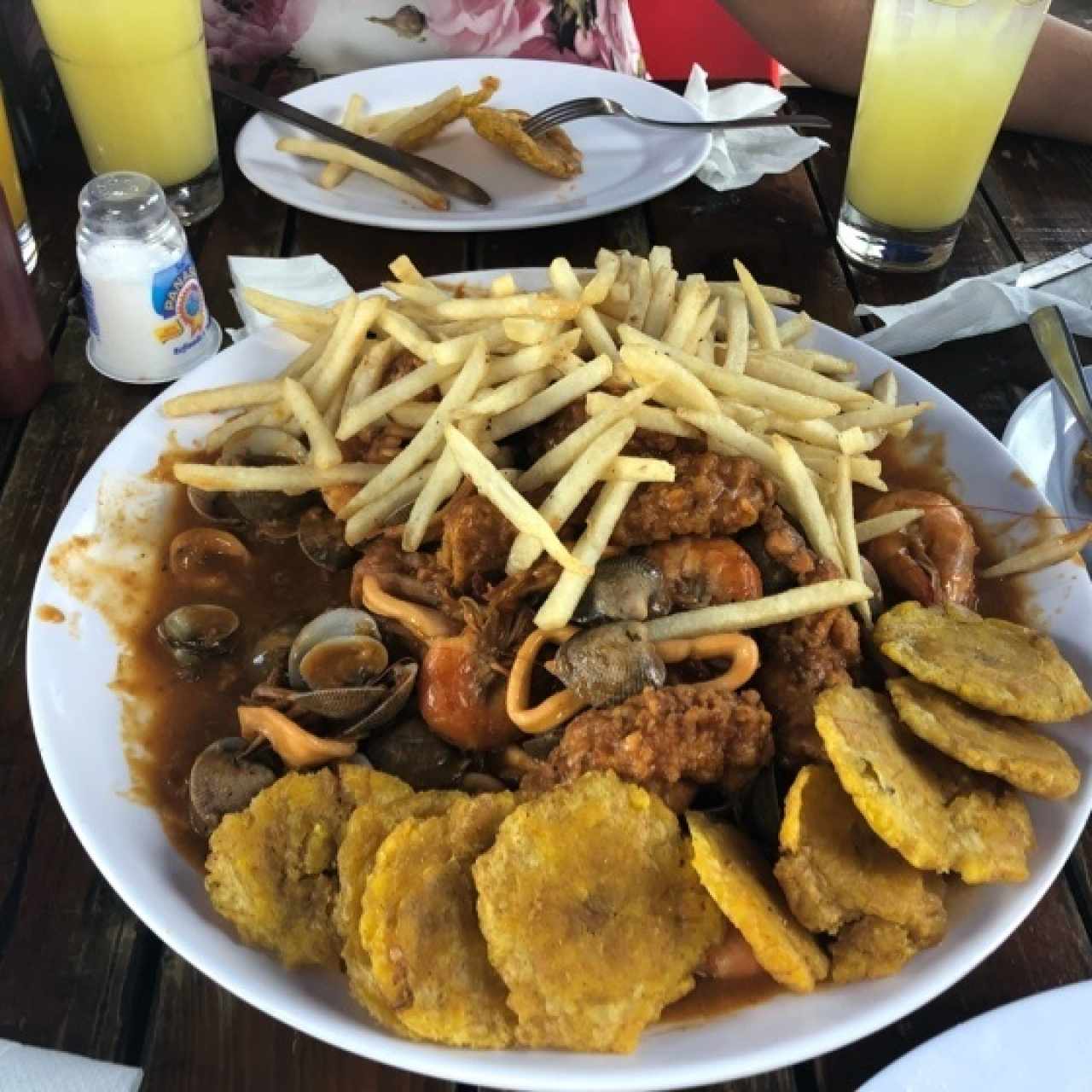 picada de mariscos para cuatro personas