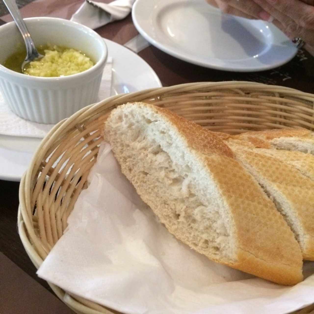 Pan con side de queso parmesano en aceite de oliva🍞