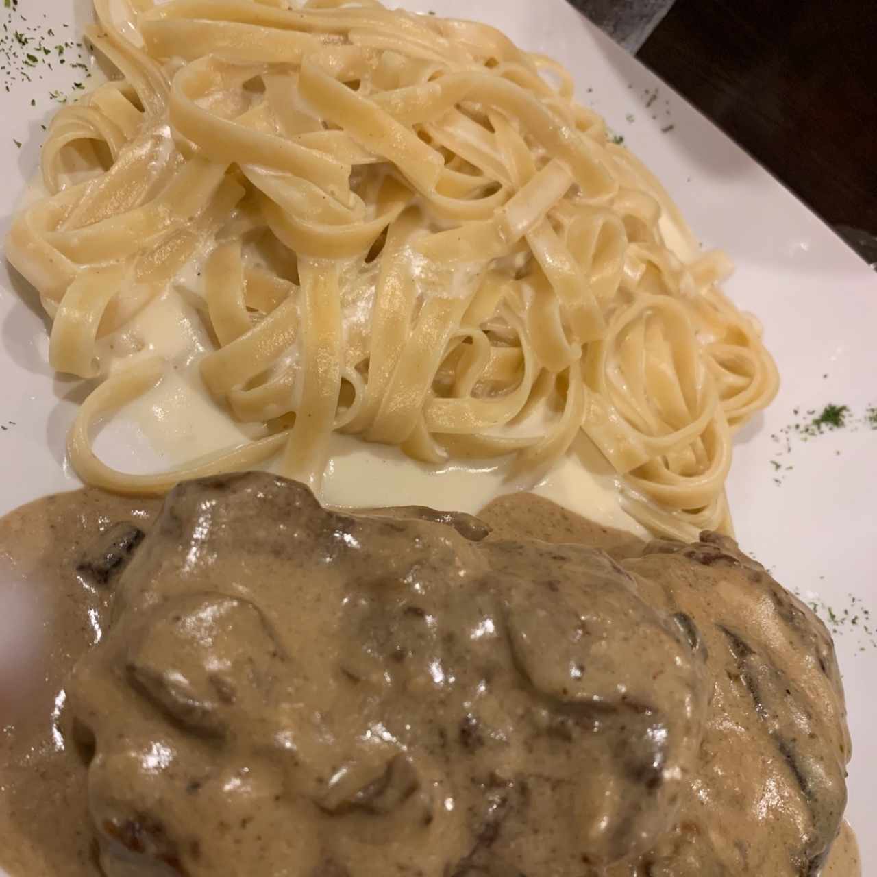 Funghi Porcini con fettucini en salsa blanca