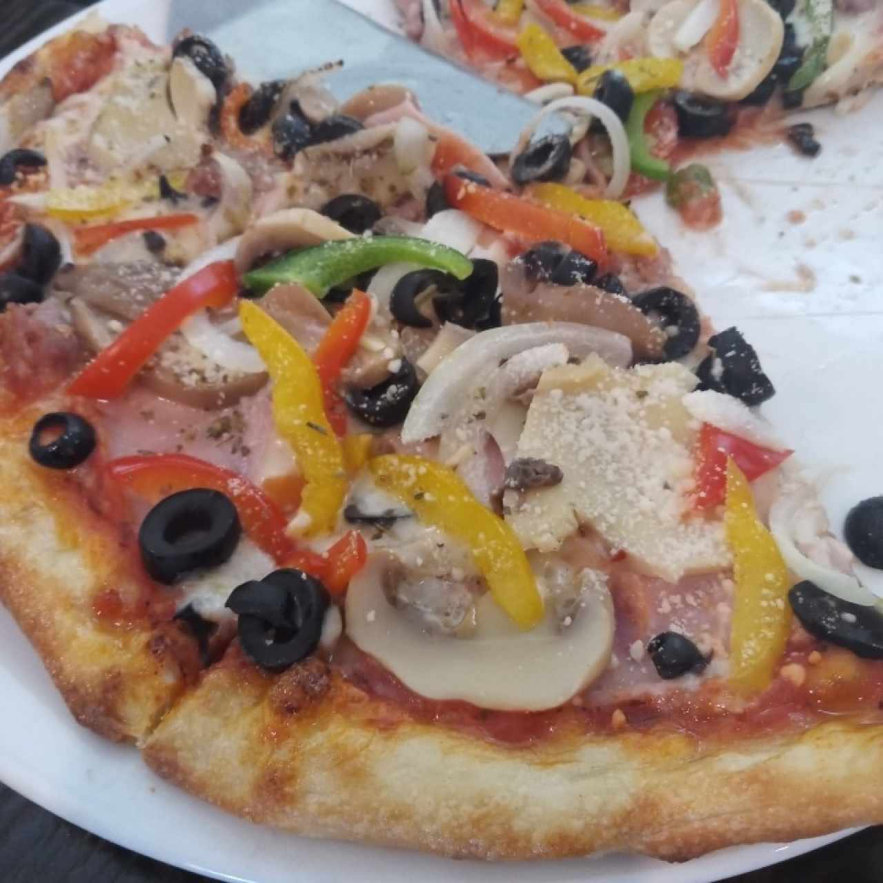 Pizzas Personales - Capricciosa