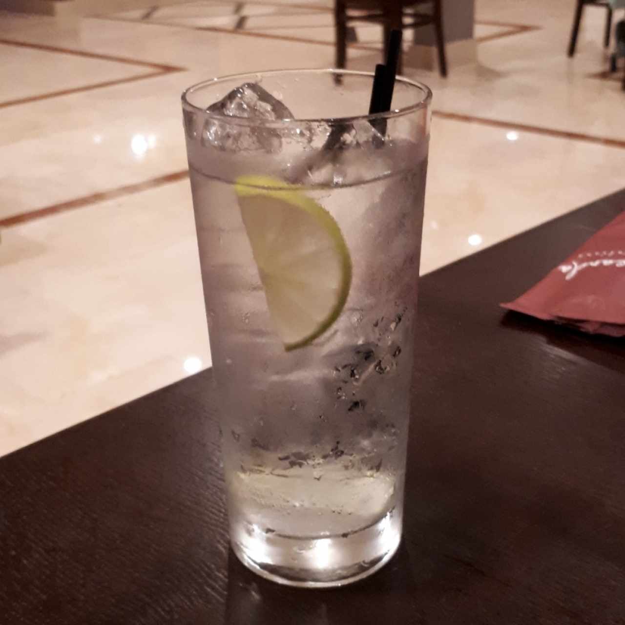 Vodka tonic