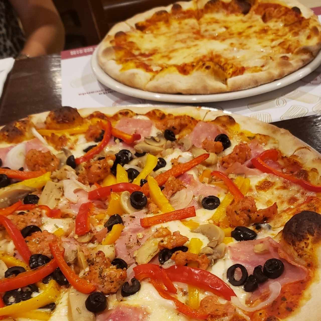 pizza caprichosa y margherita