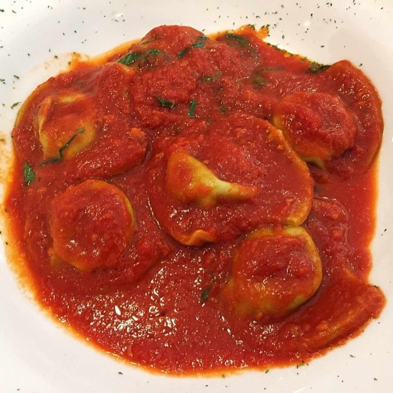 Ravioli de ricotta y espinaca en salsa pomodoro