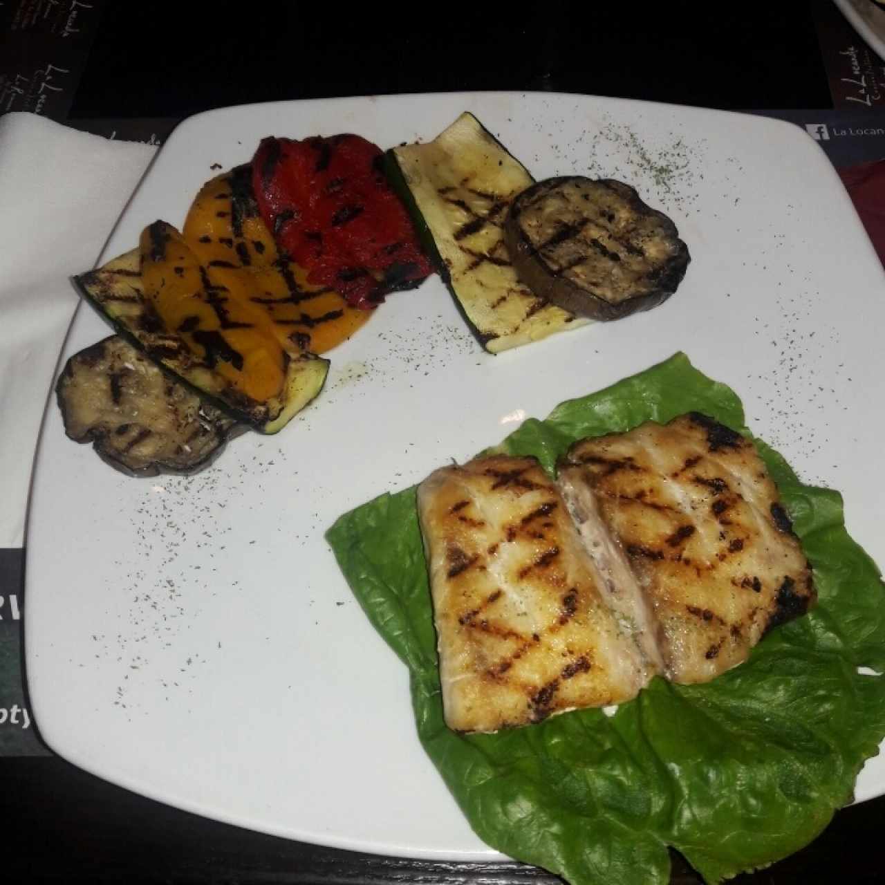 Corvina al grill con vegetales