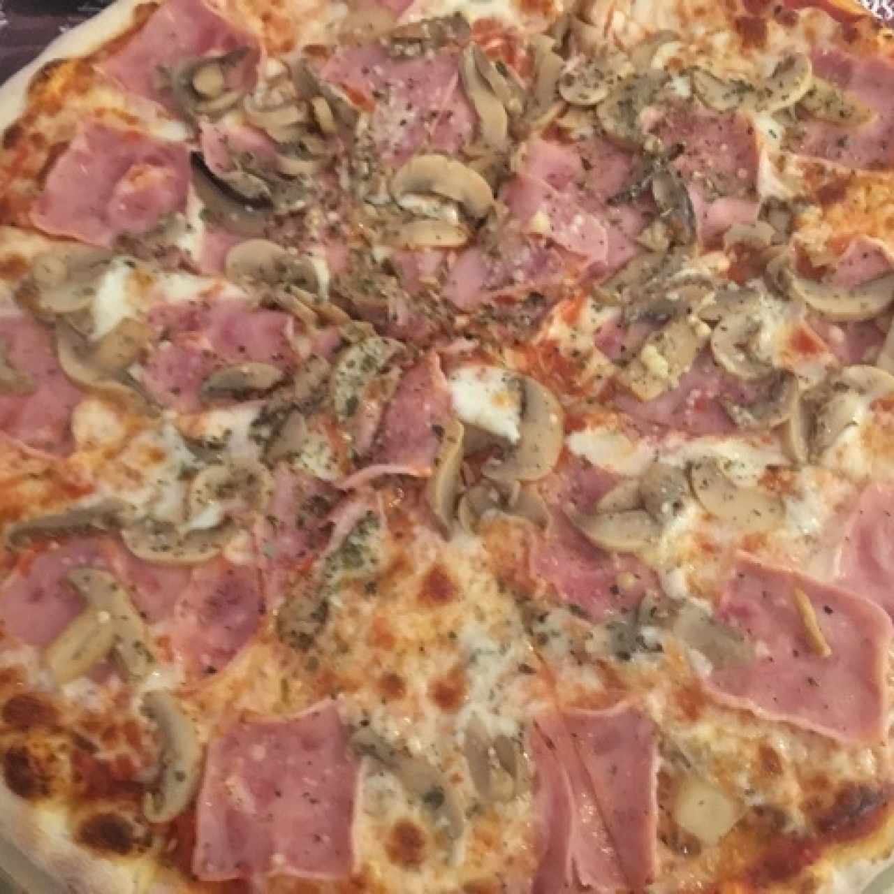 pizaa jamón con chanpiñones 