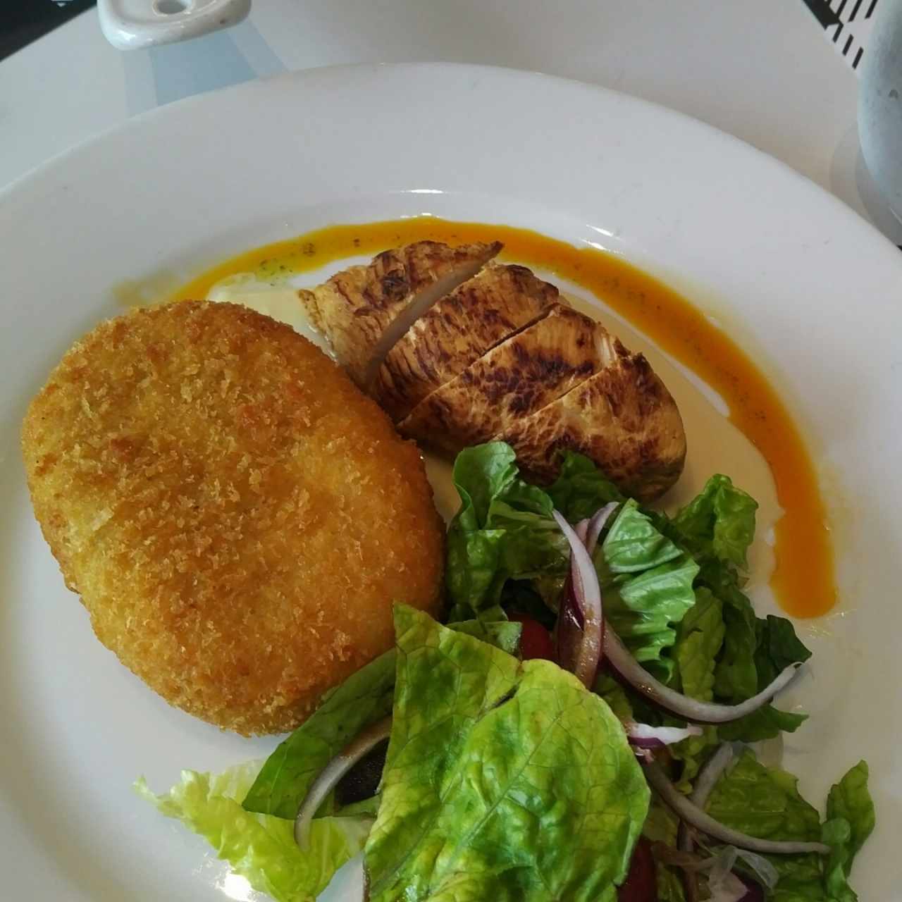 pollo y croqueta