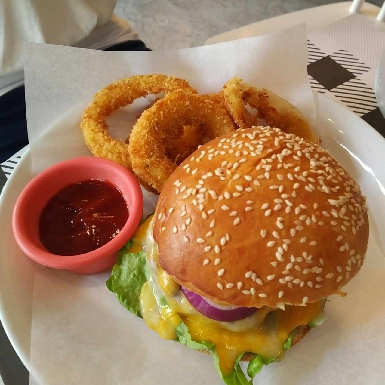 hamburguesa con onion rings