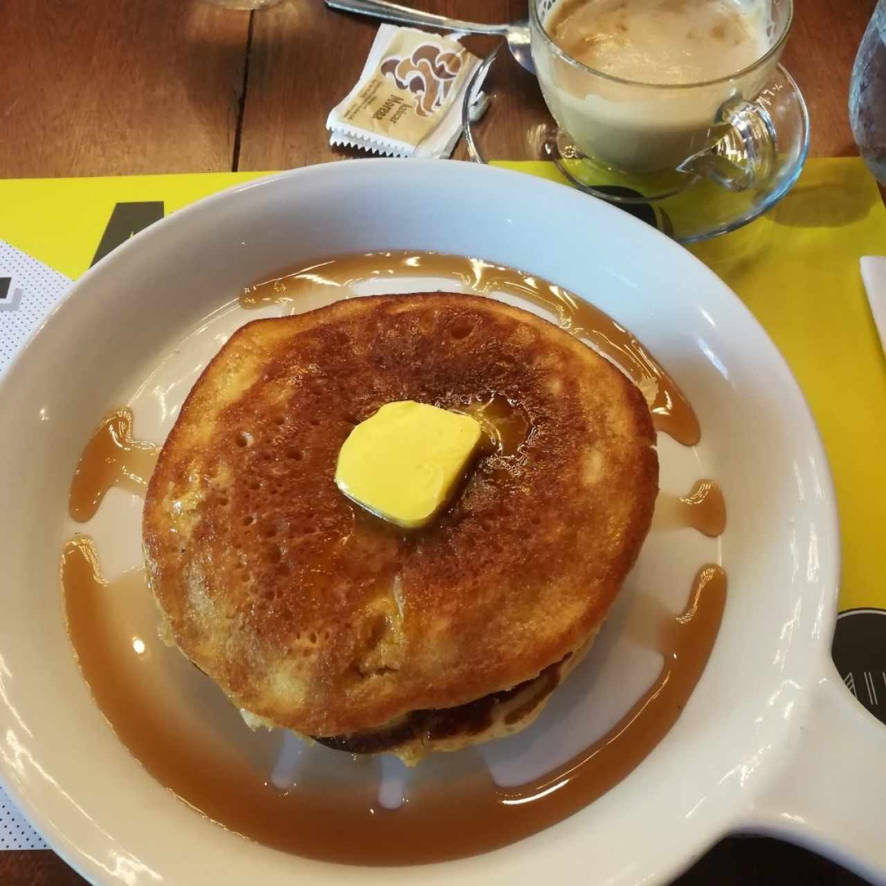 Pancakes con Sirope y Mantequilla