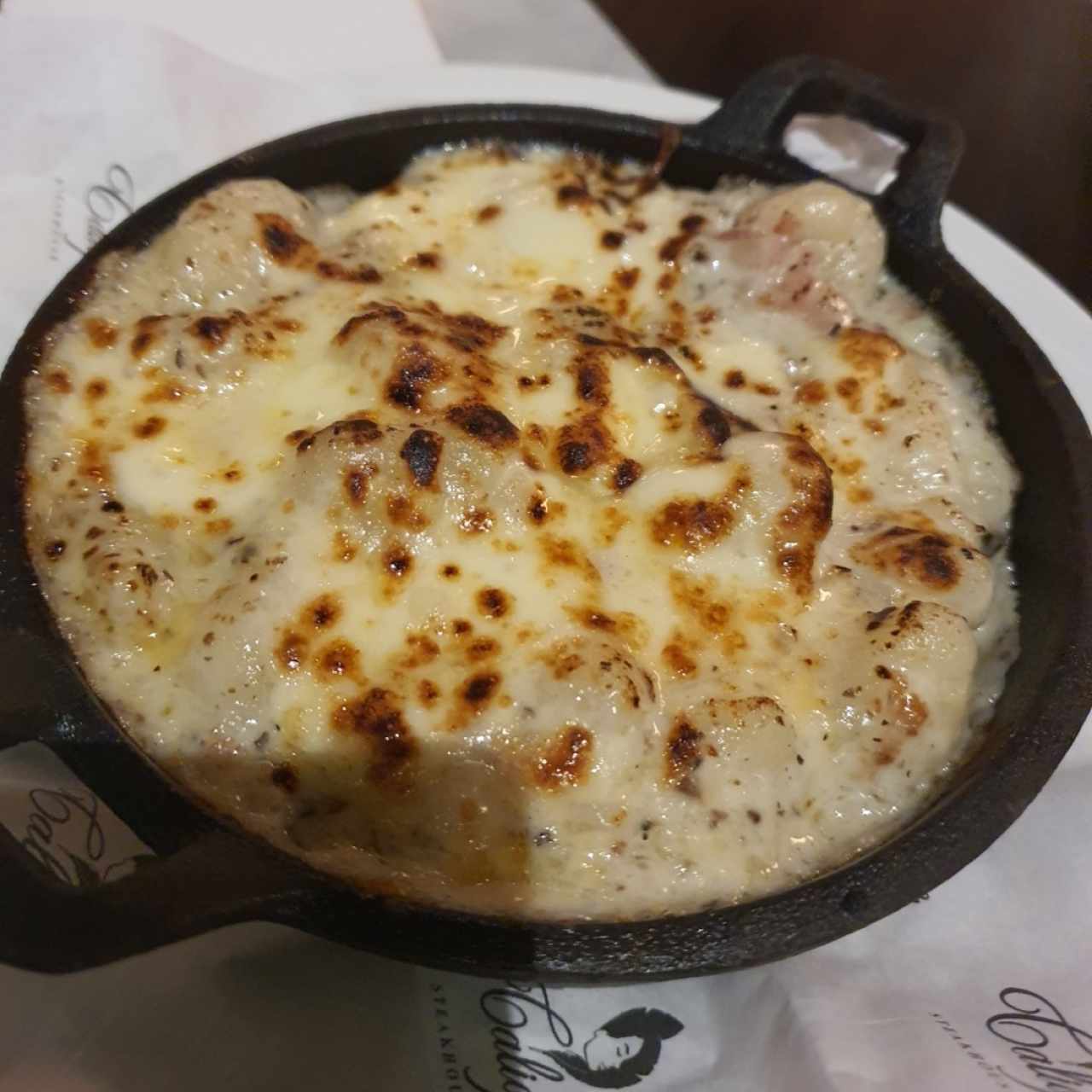 Gnocchi Mac and Cheese Trufado con Jamón Serrano
