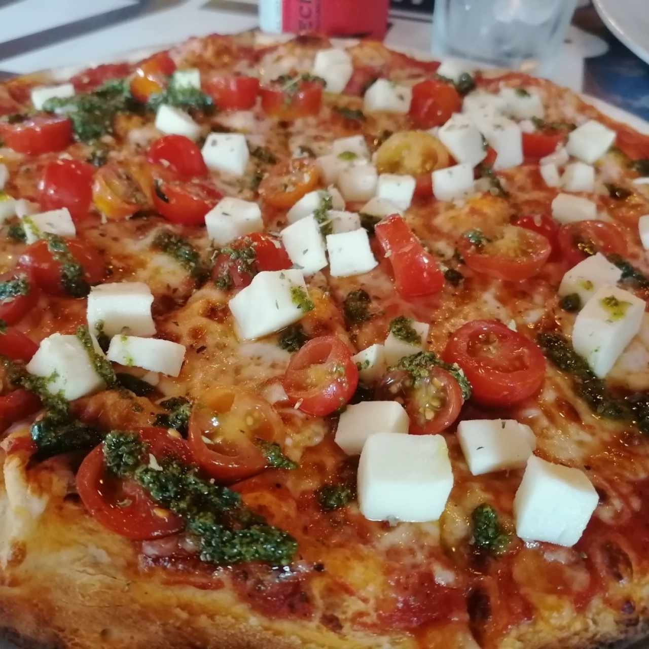 Pizza capresse tamaño mediano