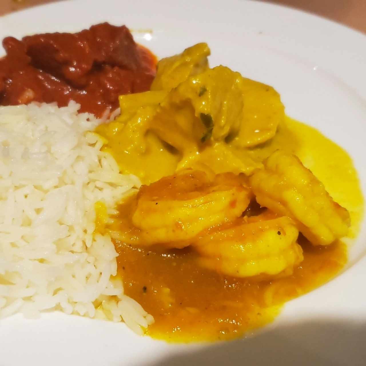 Arroz Basmati, Butter Chicken, Shrimp Curry y Mutton Tikka