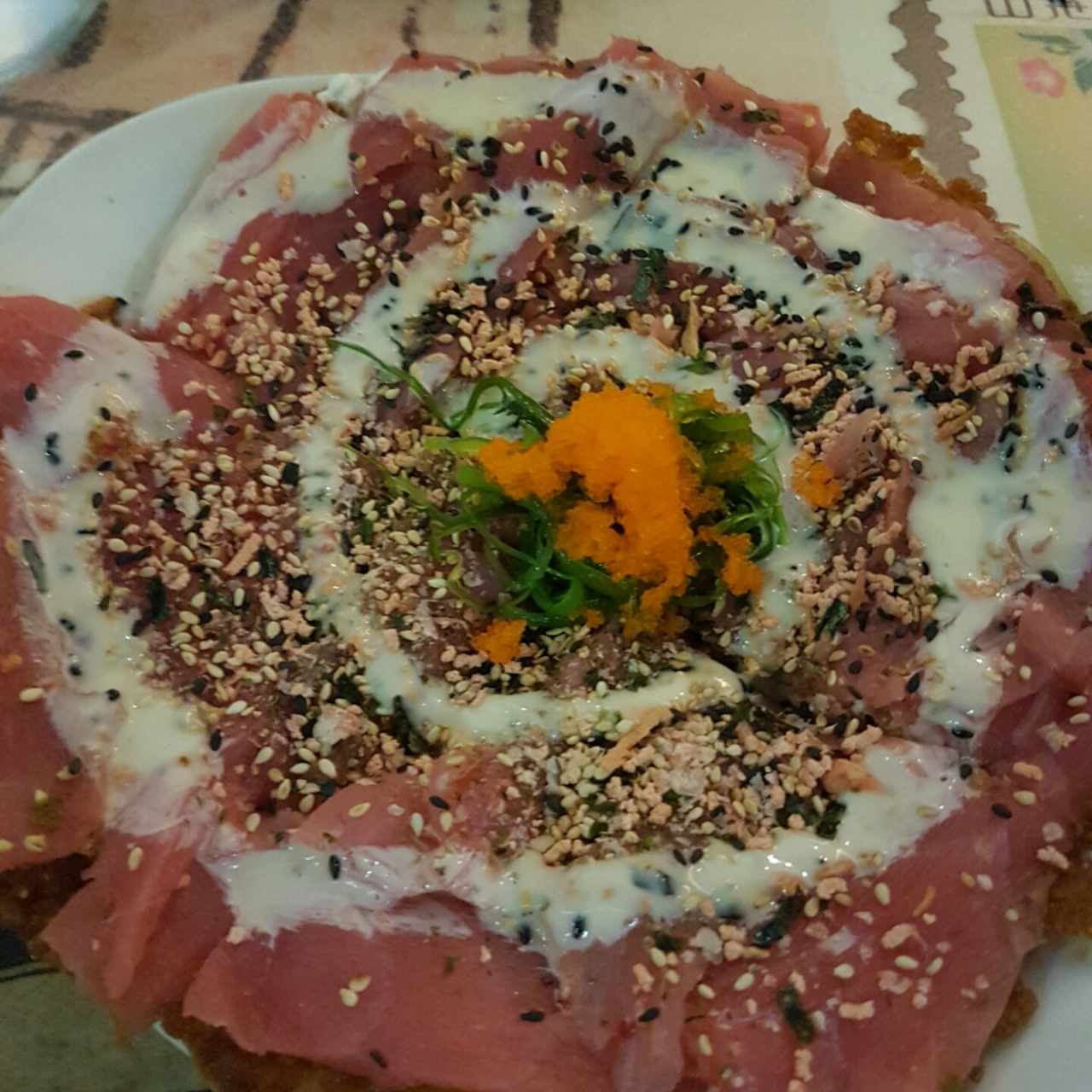 Sushi pizza de atún