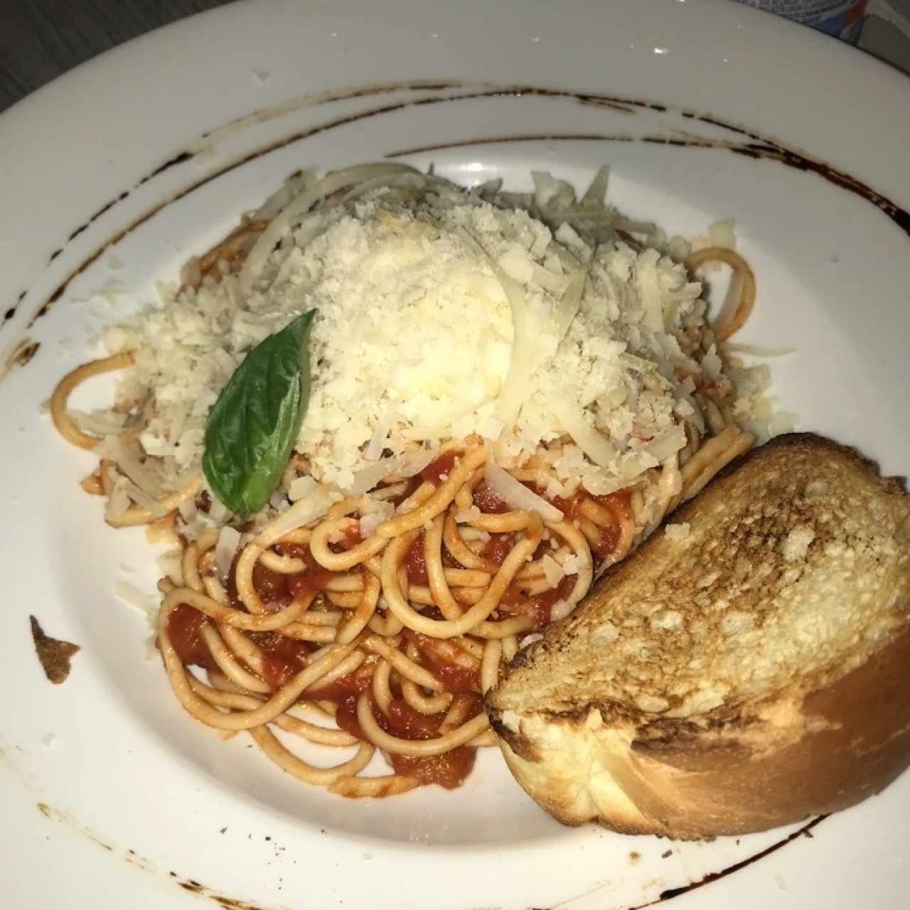 Spaghetti Pomodoro, con berenjenas a la vinagreta