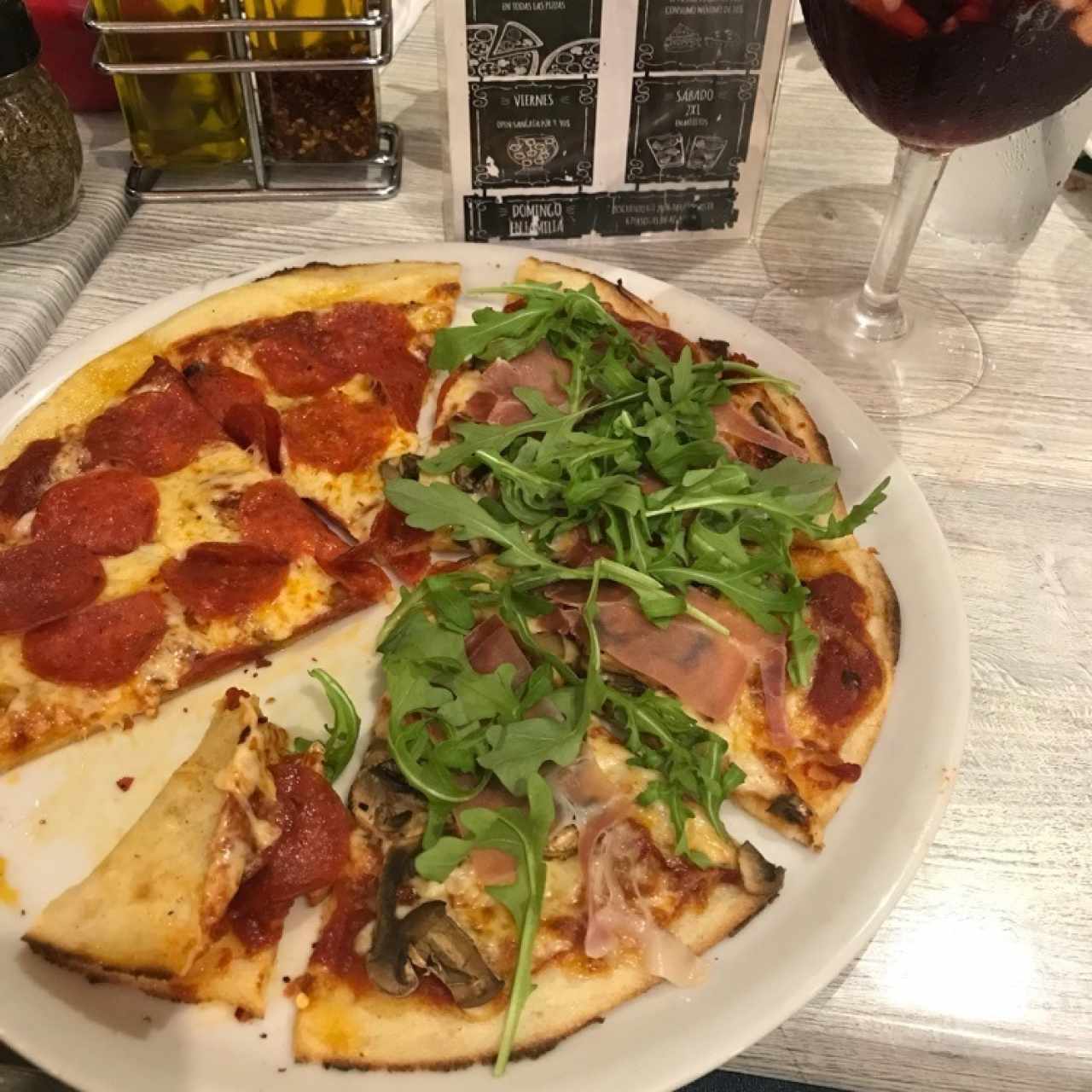 Pizza de peperonni mitad y mitad Giuliana