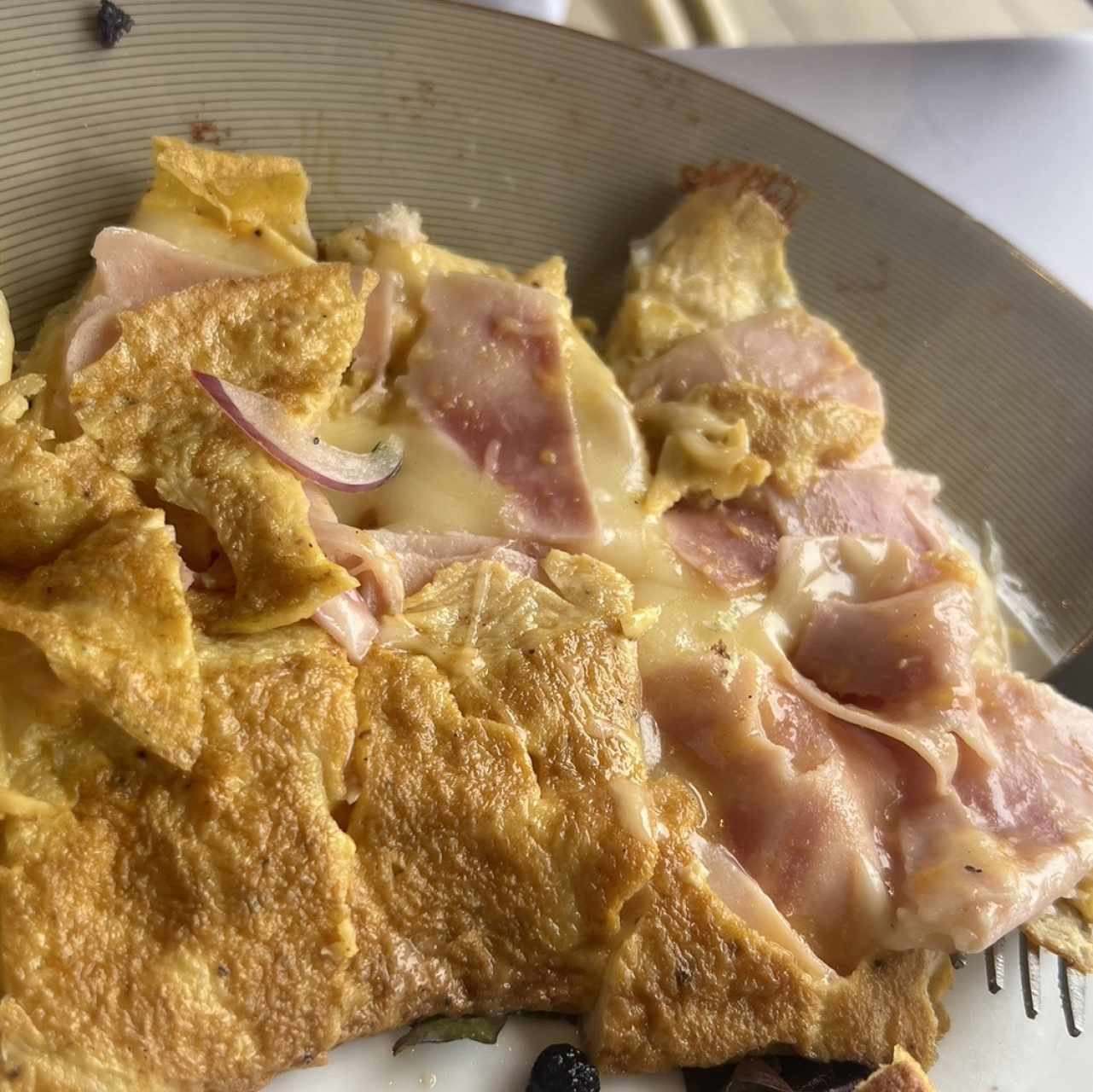 Omelette jamón y queso