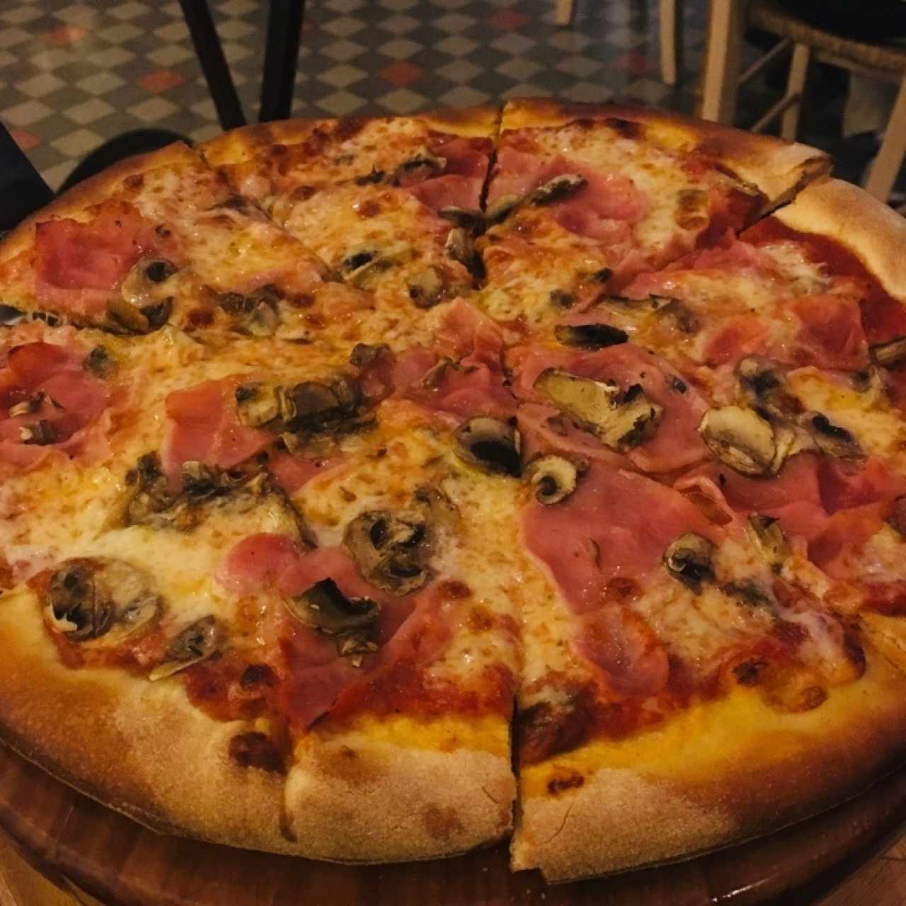 Pizza de Jamón con Hongos